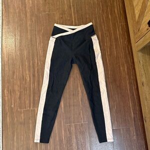 Beyond Yoga color blocked crossover leggings with pockets